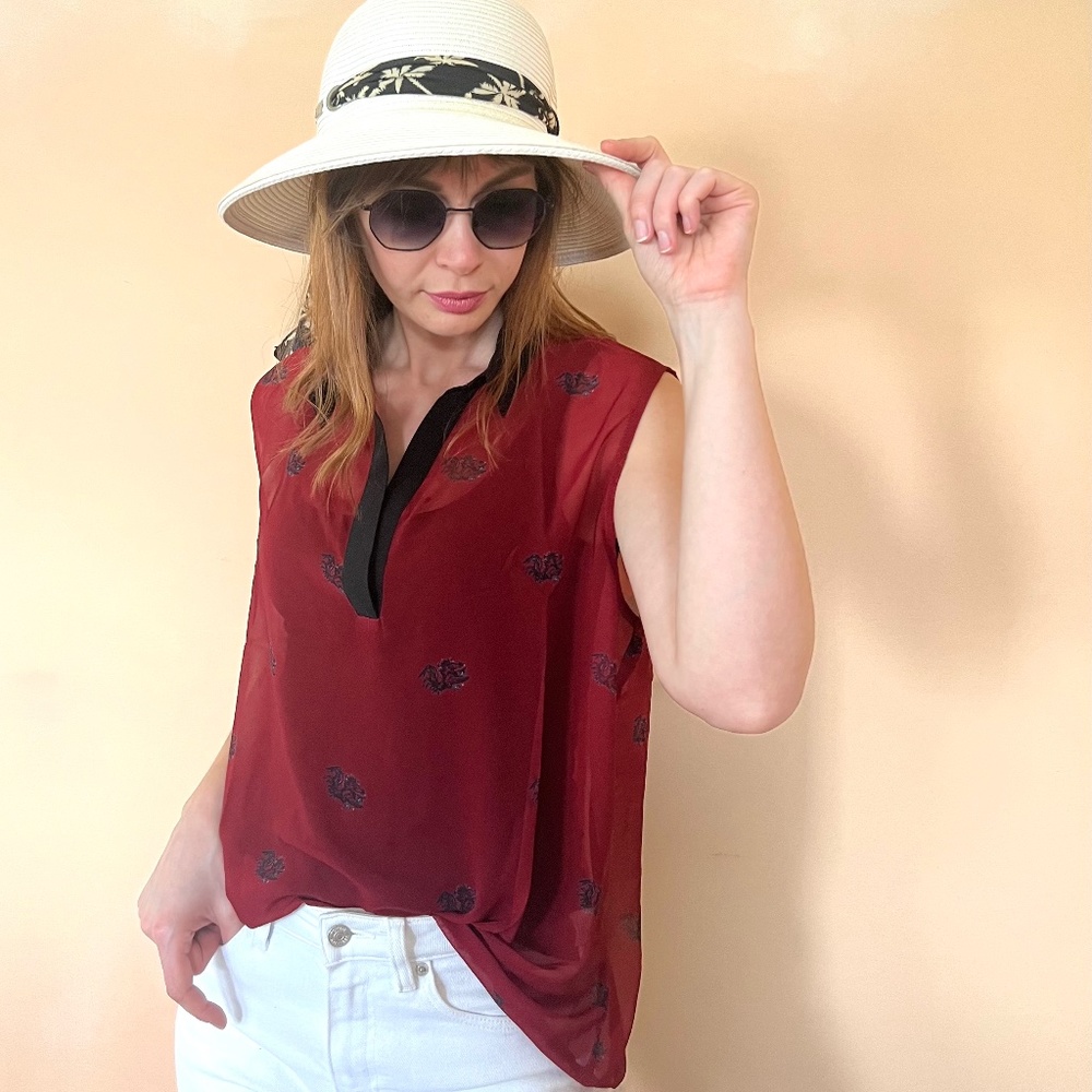 Gamecock Print Red Shirt With Black Collar